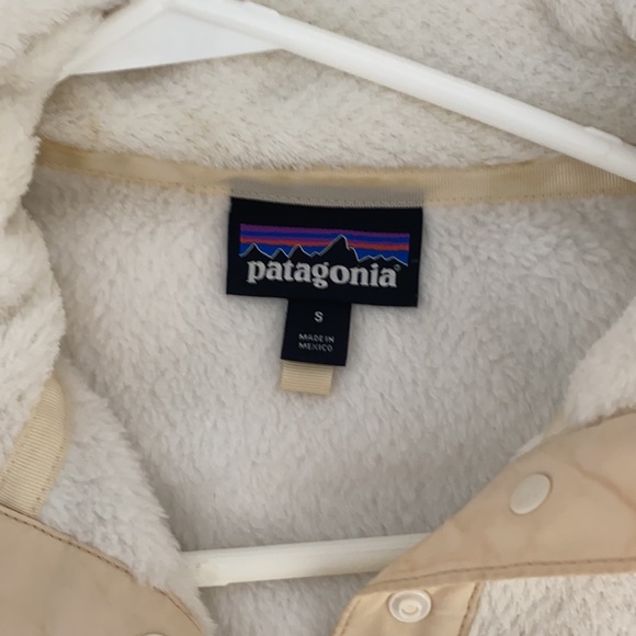 Cream + White patagonia - Picture 2 of 3